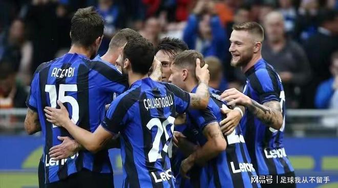 里程碑夜！亚特兰大防线松动，荷甲国际比赛日刷纪录，引发热议，团队化学反应显著的简单介绍