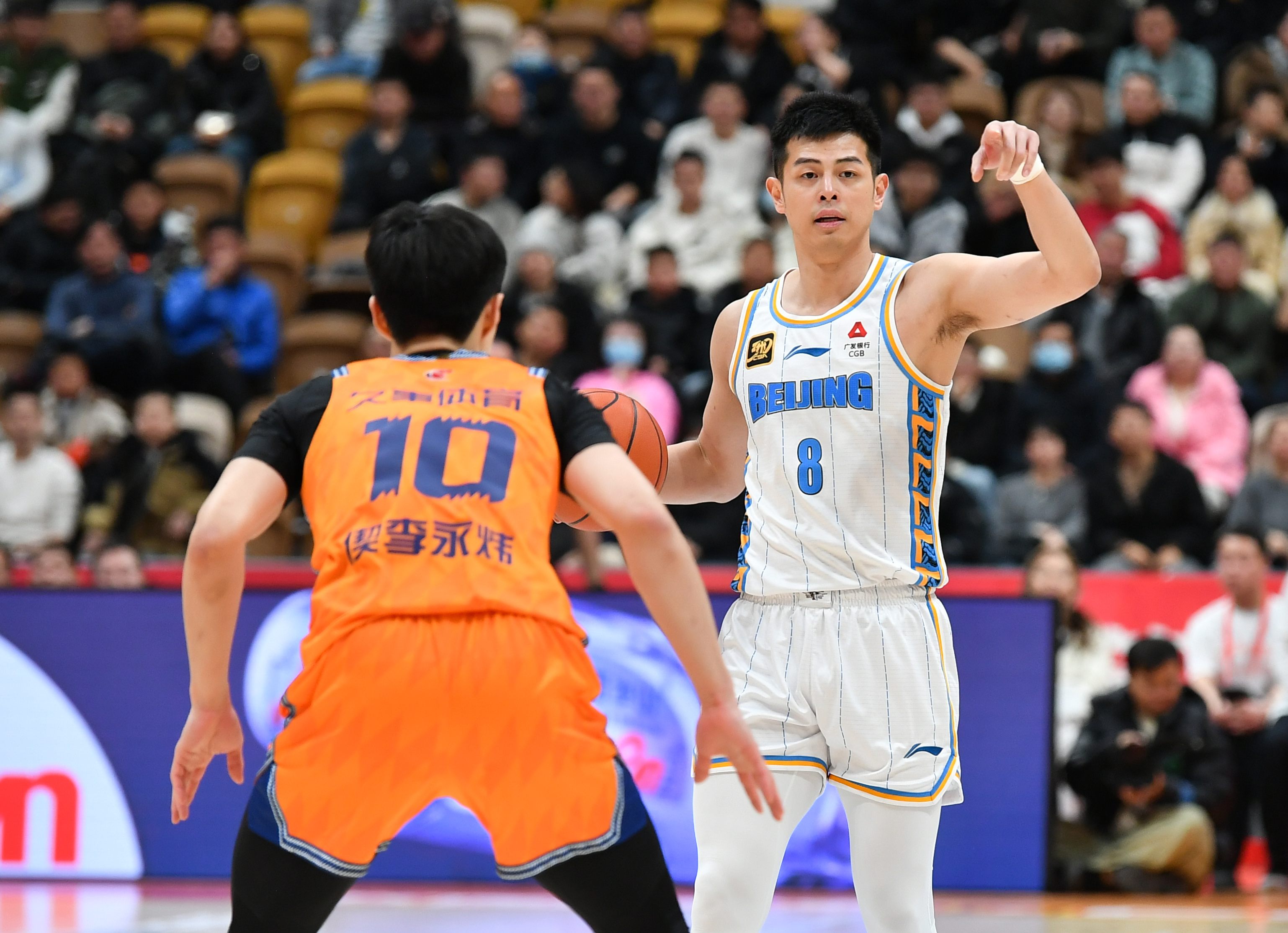 包含CBA常规赛赛程吃紧；上海海港集结日扳平良机；态度坚定；赛季目标并未改变的词条