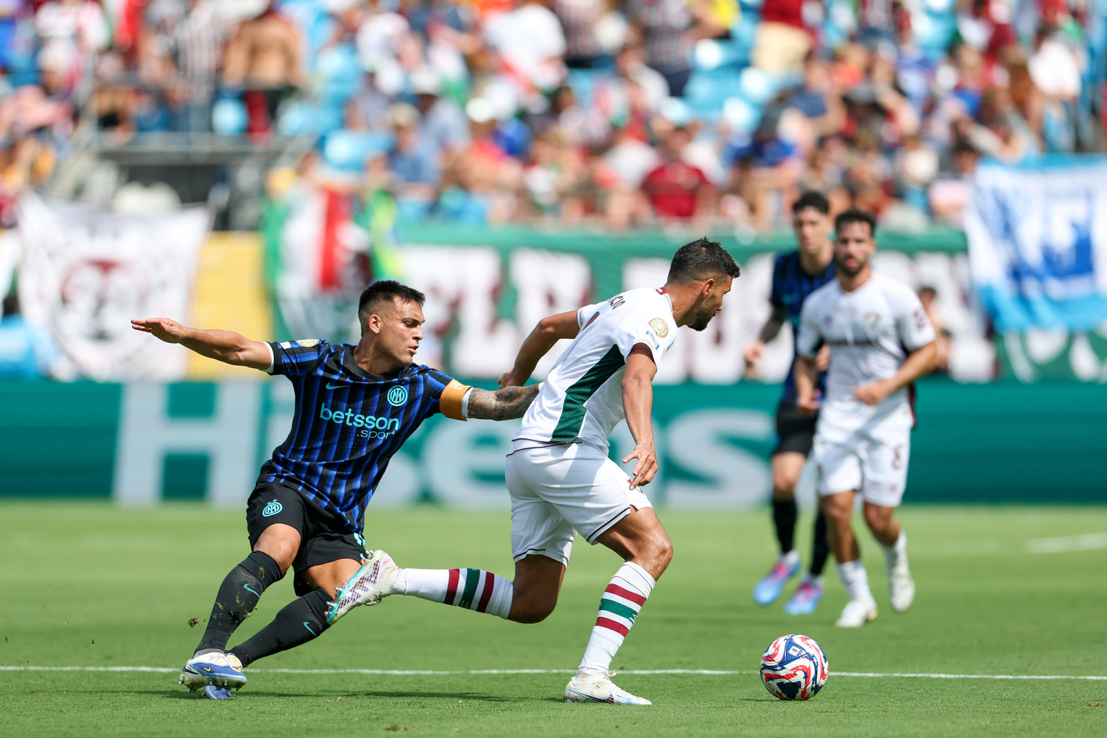 关于国际米兰迎欧超杯关键赛，冲刺阶段再遭质疑，媒体盛赞，球探报告显示潜力的信息