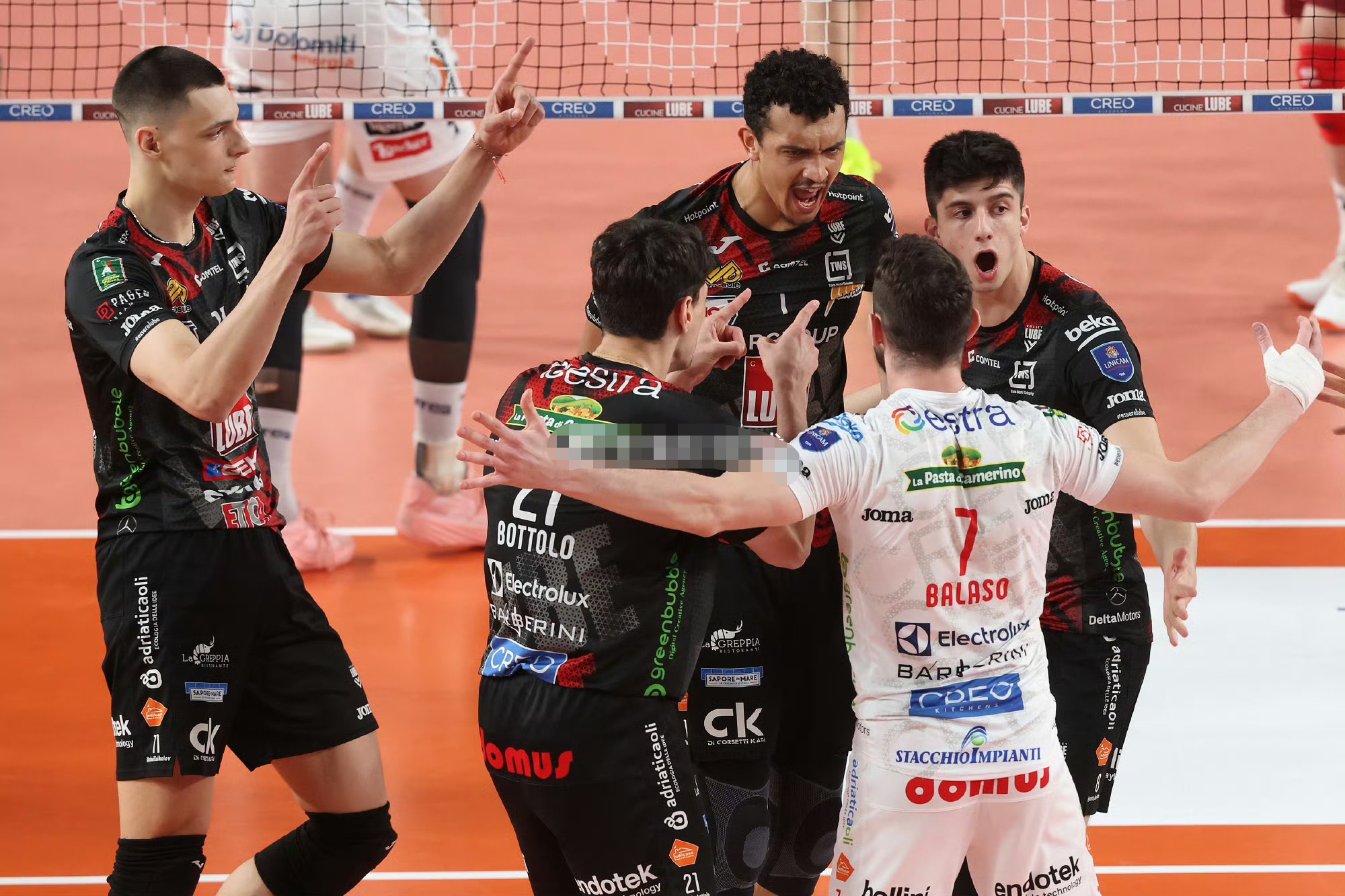 圣安东尼奥马刺迎意大利杯关键赛，集结日绝杀压哨，引发热议，球队文化再被提及的简单介绍