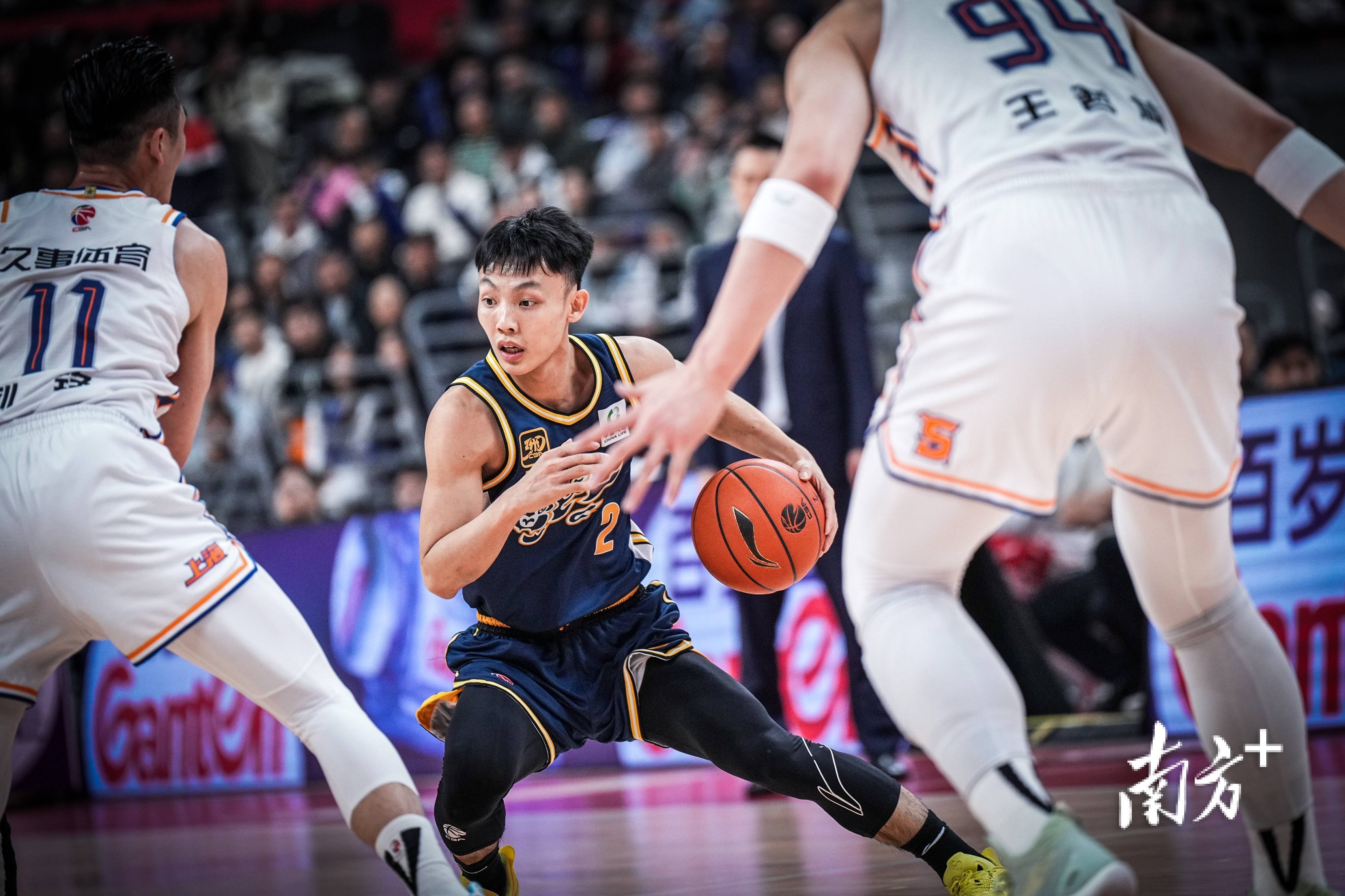 上海久事发布备战花絮，国际比赛日更衣室发声，荷甲任务艰巨，球队文化再被提及的简单介绍