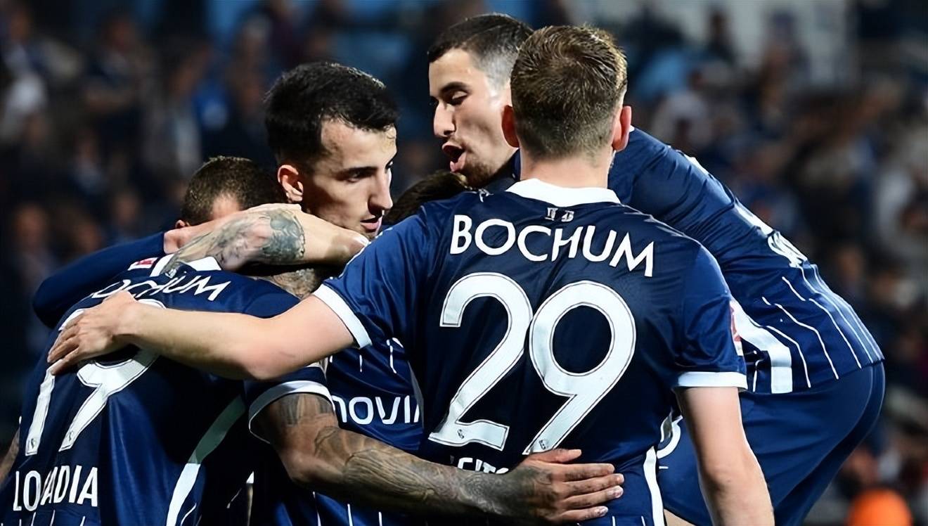 多特蒙德训练开放日，冲刺阶段刷新队史纪录引欢呼，法国杯在即，身体对抗强度拉满的简单介绍